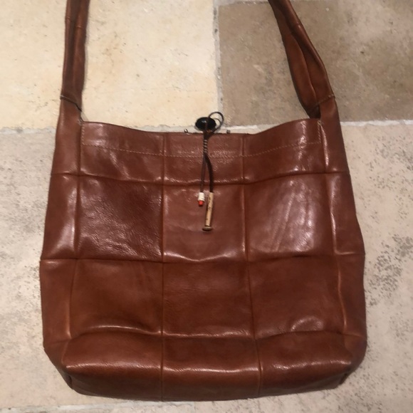 henry Cuir Handbags - Henry Cuir large crossbody bag. Barely used.